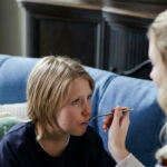 La AEMPS recomienda revisar la dosis adecyada de paracetamol según el peso de cada niño.