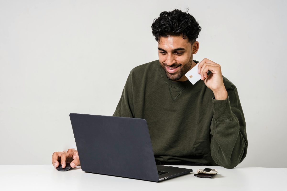 El informe de Comscore analiza el peso de marketplaces, redes sociales e inteligencia artificial.