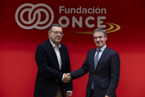 El director de la Fundación Once, José Luis Martínez Donoso, y el secretario general de la Universidad de Alcalá, Miguel Rodríguez, dieron a conocer el acuerdo para la inclusión de estudiantes con discapacidad.
