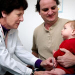 En 2026, la AEP recomienda vacunar a los niños contra la hepatitis A y la gripe.