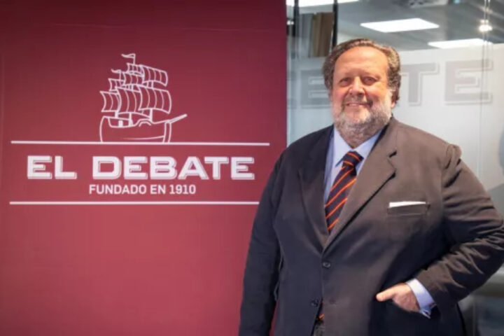 Hasta ahora, De la Riva ejercía como director de Relaciones Institucionales del periódico.