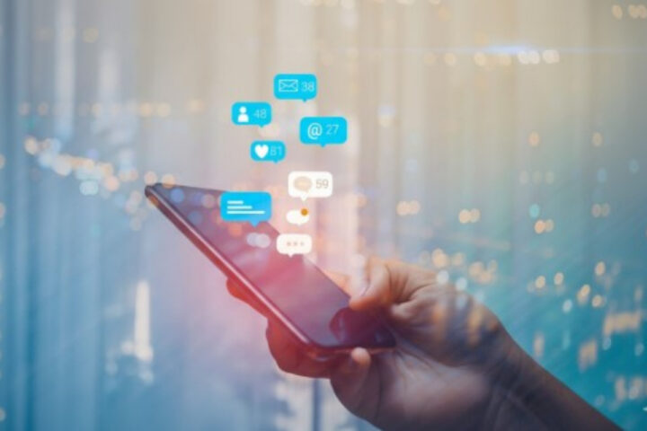 Aula Dircom propone unapuesta al día de las estrategias de comunicaciòn y marketing en redes sociales.