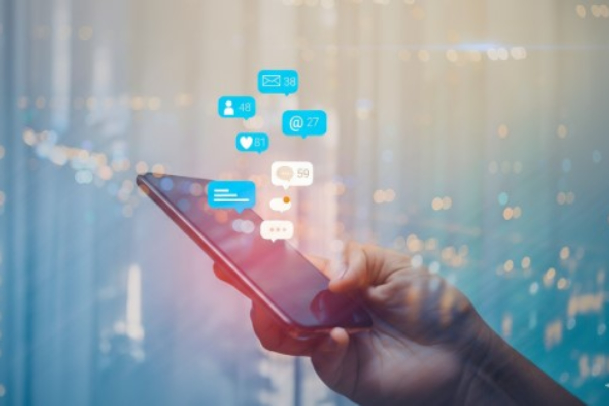 Aula Dircom propone unapuesta al día de las estrategias de comunicaciòn y marketing en redes sociales.