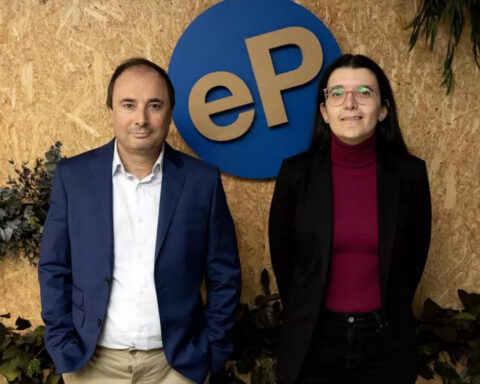Los nombramientos de El Periódico de Aragón: Sergio Pérez como subdirector y Raquel Machín como jefa de Deportes.
