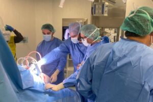 El equipo del centro Olympia Quirónsalud realiza la cirugía de prótesis de cadera con el alta en el día a pacientes menores de 70 años.
