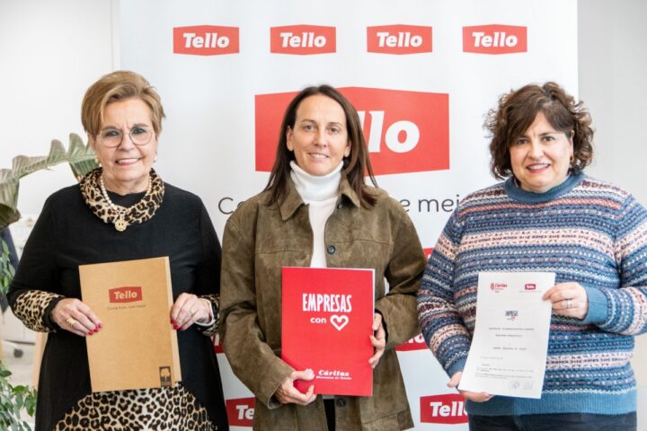 La firma del acuerdo solidario entre el Grupo Tello y Cáritas.