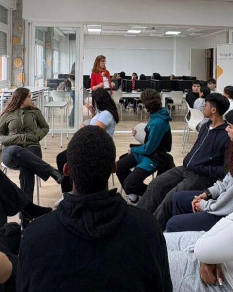 La Fundación Inspiring Girls impulsa vocaciones científicas y tecnológicas entre el alumndo del IES Gregorio Marañón de Madrid.