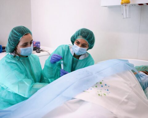 Mejorar la tolerabilidad de la punción lumbar es clave para avanzar en la investigación en fases preclínicas del Alzheimer.