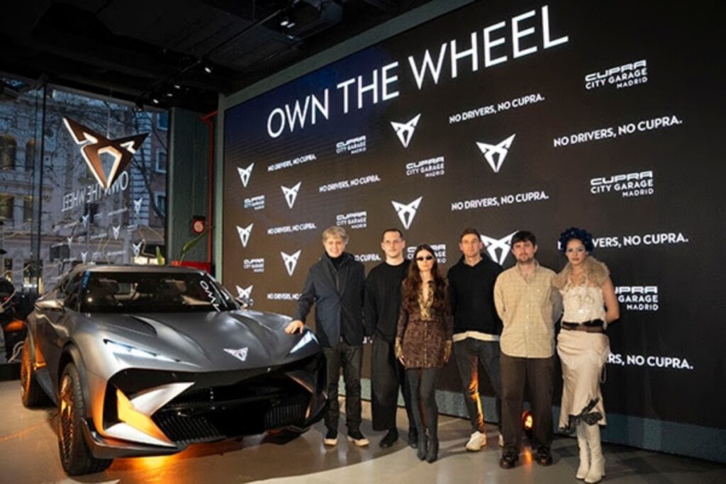 Con su muestra Own the Wheel CUPRA pone al conductor en el centro del arte.