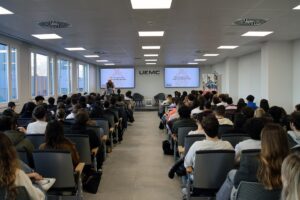 El sociólogo y filósofo Enrique Arnanz Villalta protagonizó la conferencia inaugural del Mes del Laboratorio Social de la UEMC.