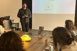 Álvaro Medina, responsable de contenidos de Prodigioso Volcán y docente del taller.