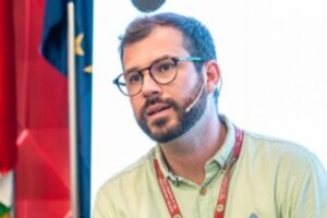 Guillermo Infantes Capdevila, periodista y 'fact-checker', impartirá el curso sobre IA y Fact-checking.