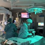 Gracias a este equipo, el equipo médico pudo trabajar a través de incisiones milimétricas en lugar de las aperturas tradicionales.