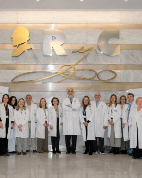 El equipo de profesionales del Hospital Ramón y Cajal que lleva adelante la terapia para autoinmunes.