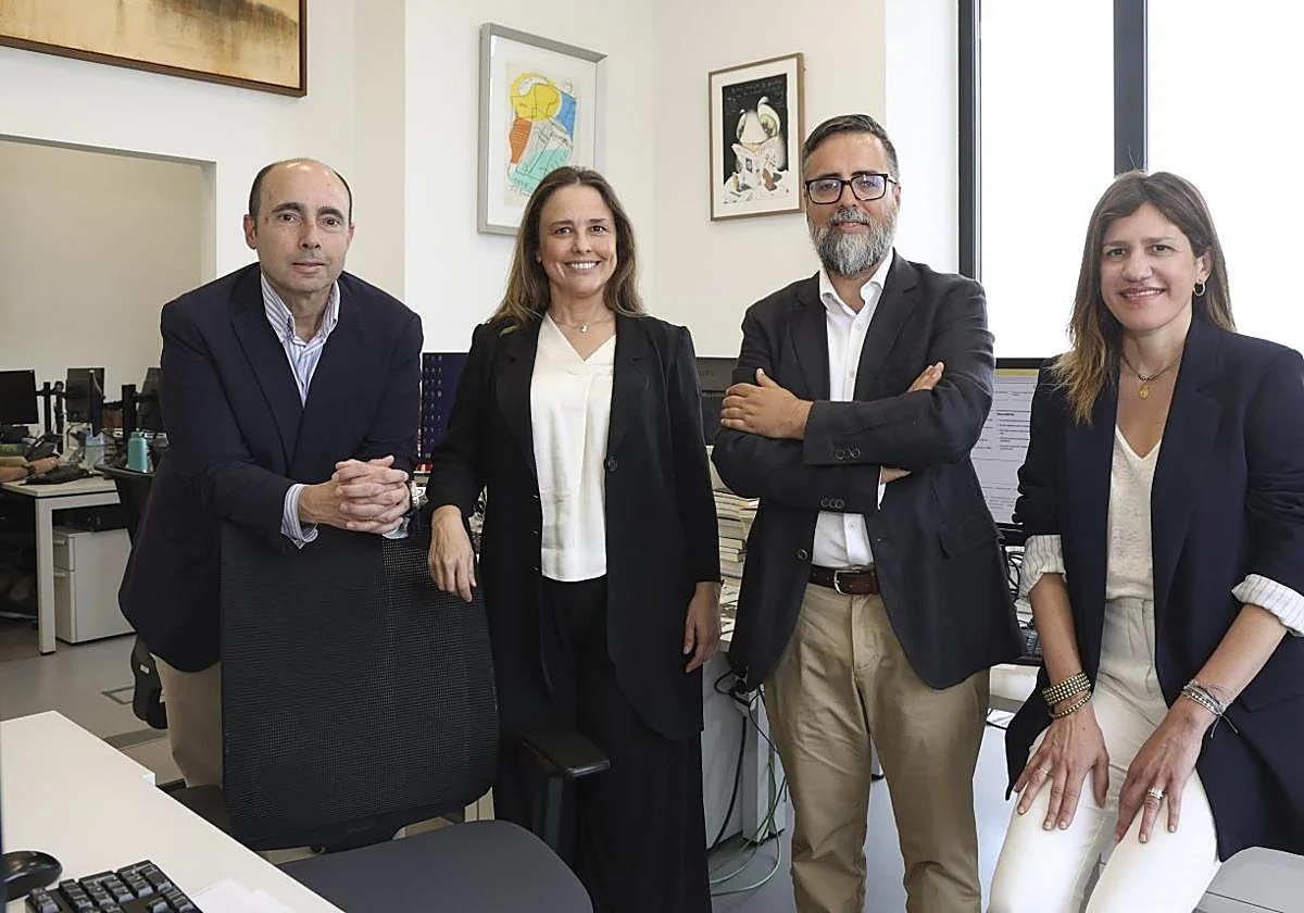 Carlos Prieto, María de Álvaro, Miguel Rojo y Paz de Alvear. Cambios en El Comercio