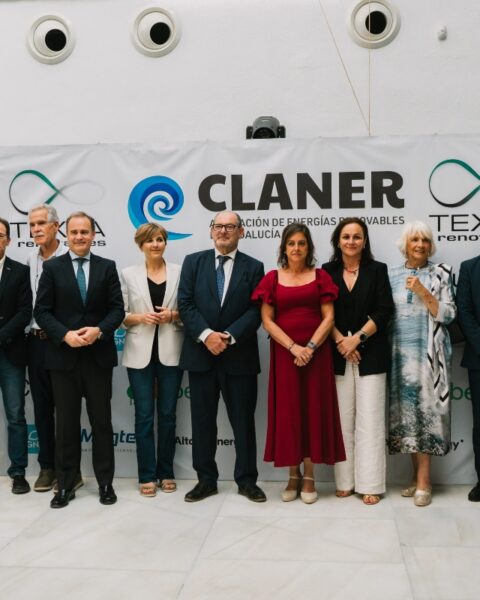 Las autoridades de CLANER y algunos de los premiados en la edición 2026 de Horizonte Sostenible.