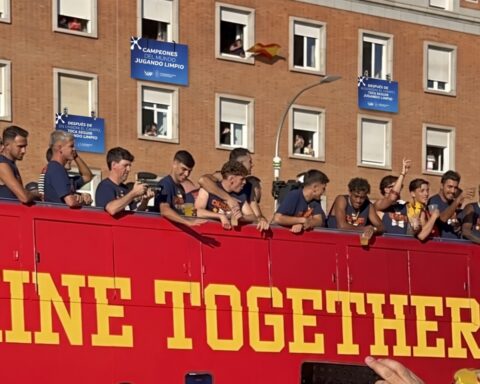 La intervención urbana de Skip como homenaje a la selección española campeona del mundo.