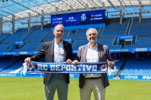 Director médico de HM Hospitales en Galicia, el Dr. Pablo Asensio, y el consejero del RC Deportivo, Carlos Ballesta.
