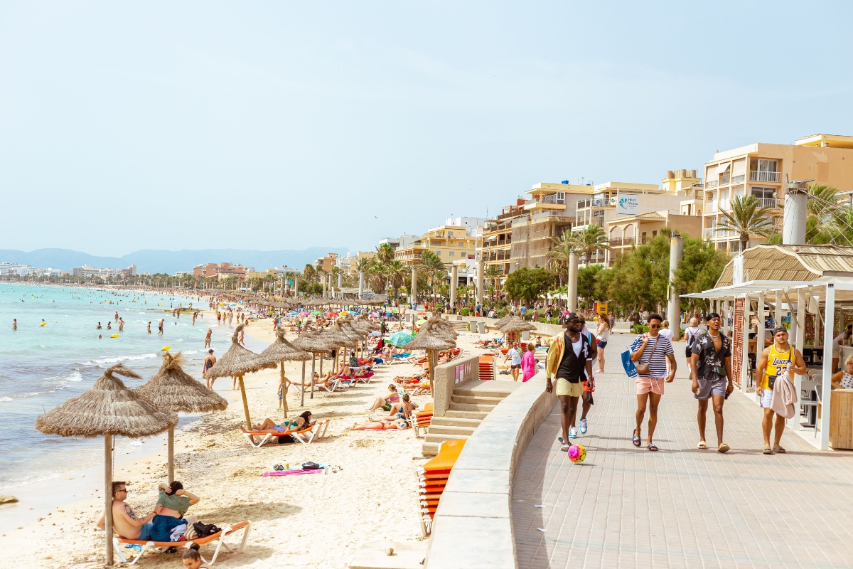 Las vacaciones de verano generan compras en línea de pasajes y estadías.