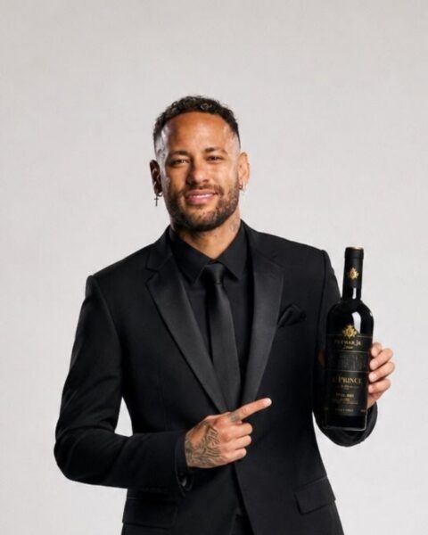 Neymar en la prersentación de su nuevo vino español de Rioja.