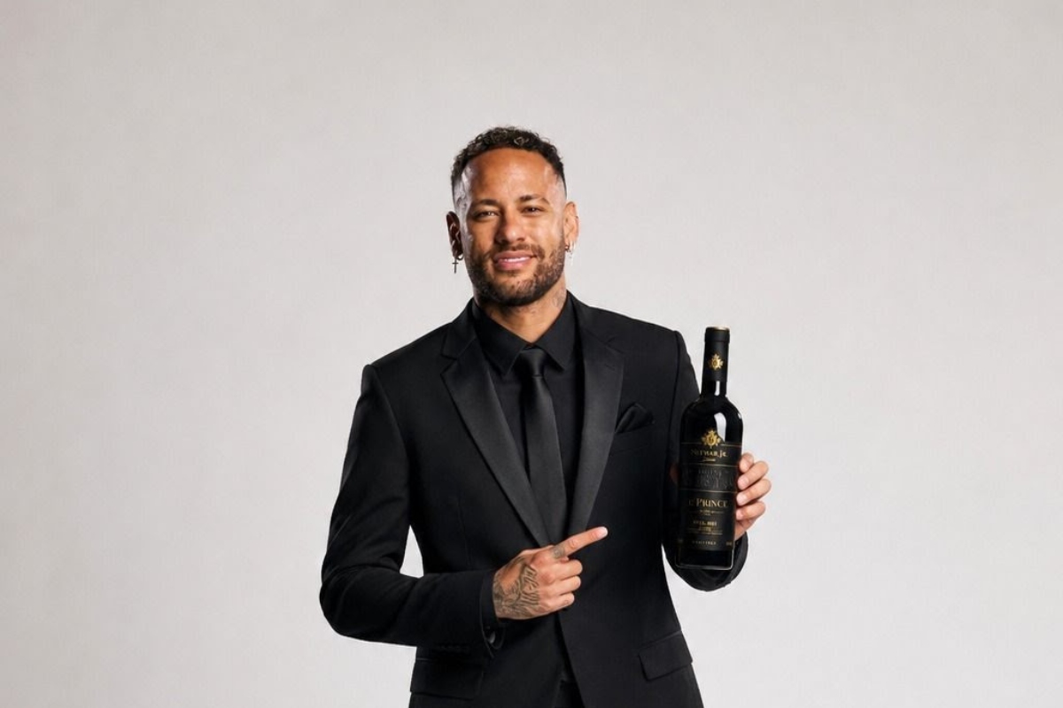 Neymar en la prersentación de su nuevo vino español de Rioja.