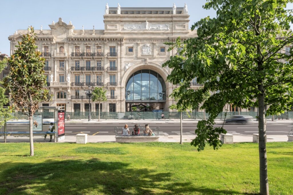 El edificio que fue un banco y ahora será Faro Santander, un espacio de cultura.