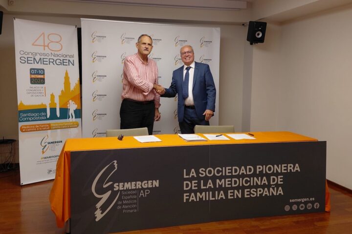 La firma del convenio entre SEMERGEN y SEGG para atender el envejecimiento poblacional.