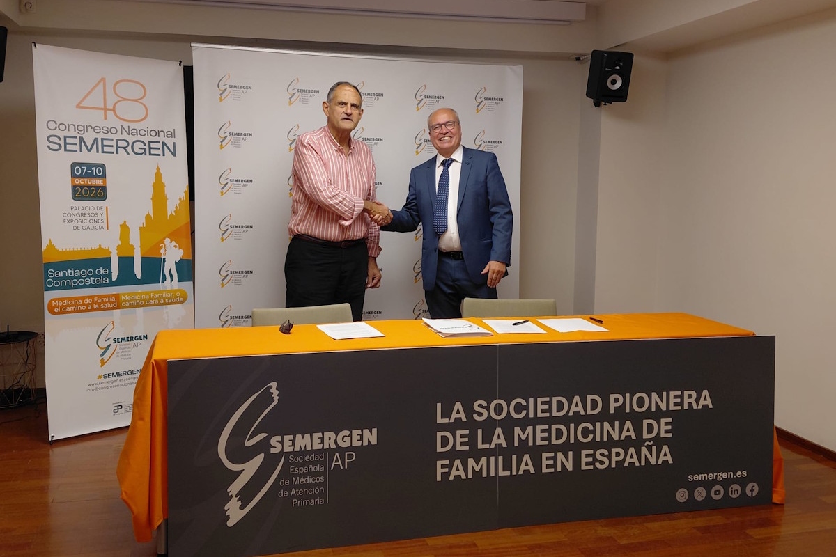 La firma del convenio entre SEMERGEN y SEGG para atender el envejecimiento poblacional.