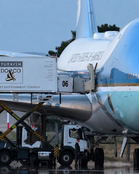 Trump cambió de avión en secreto