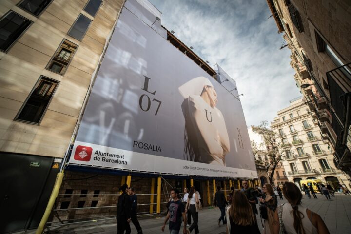 La campaña de Luz de Rosalía, una de la recientes de Clear Channel.