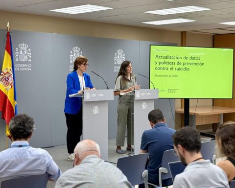 La ministra de Sanidad, Mónica García, durante el anuncio del nuevo sistema de vigilancia de salud mental.