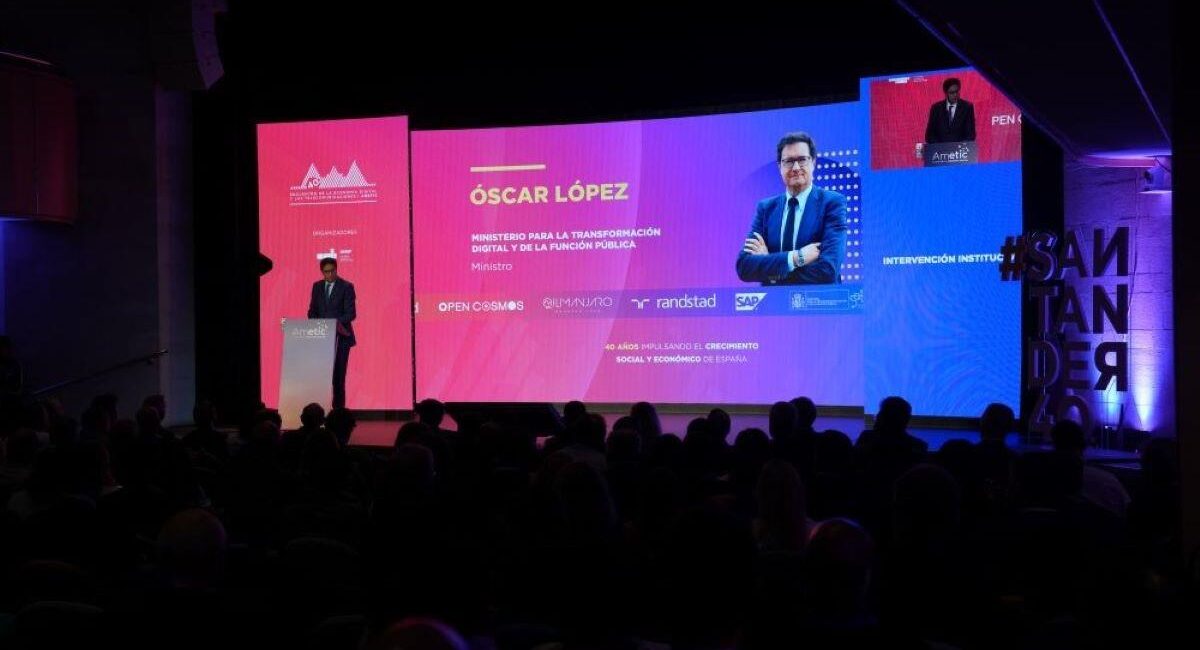 El ministro para la Transformación Digital y de la Función Pública, Óscar López, durante su intervención en el 40 Encuentro de Economía Digital y Telecomunicaciones de AMETIC.