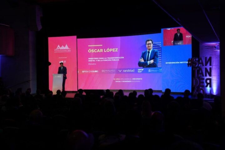 El ministro para la Transformación Digital y de la Función Pública, Óscar López, durante su intervención en el 40 Encuentro de Economía Digital y Telecomunicaciones de AMETIC.
