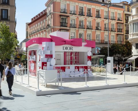 La experiencia inmersiva de Miss Dior en la Plaza de Callao de Madrid.