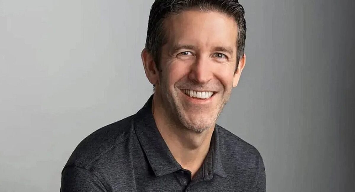 John Ternus sustituye a Tim Cook al frente de Apple