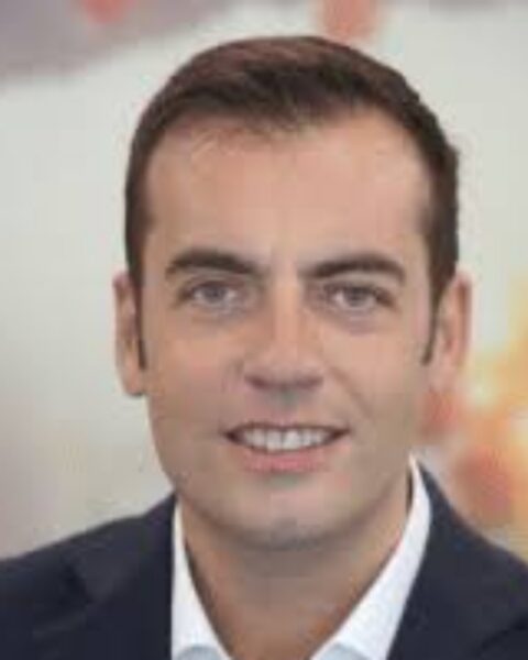 Carlos Parry, presidente de APRI, encabeza la apertura de este foro.