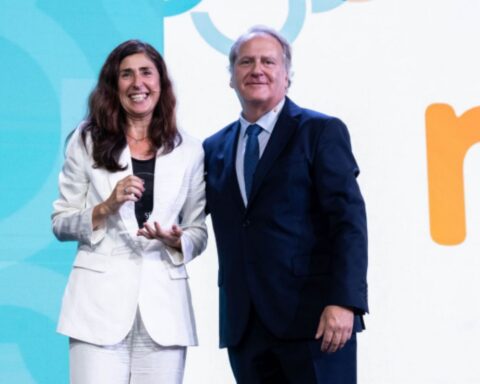 La entrega del reconocimiento a RTVE.