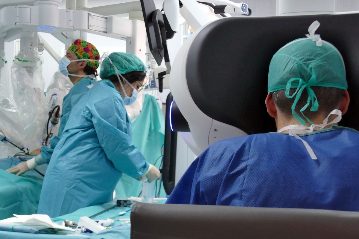 La nueva tencnología Da Vinci para implementar la cirugía robótica pediátrica en Quirónsalud Pozuelo.