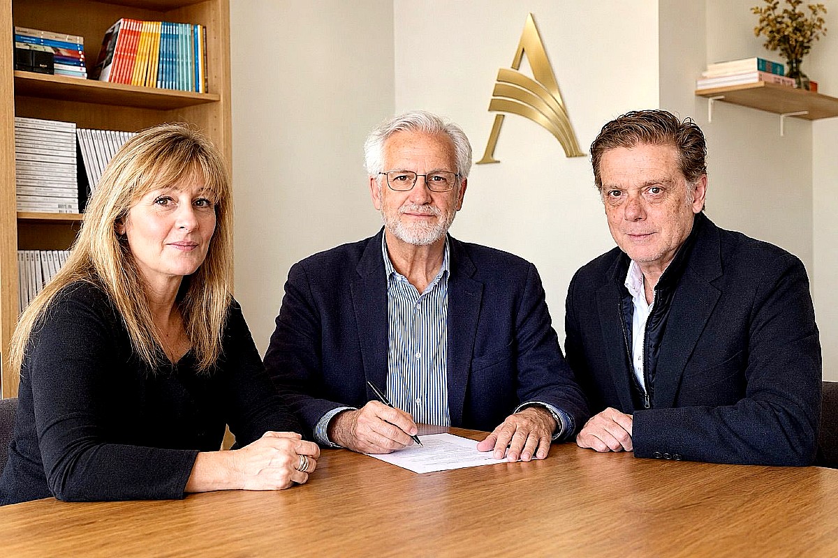 Firma del convenio Academia de Publicidad y Universidad de Valladolid