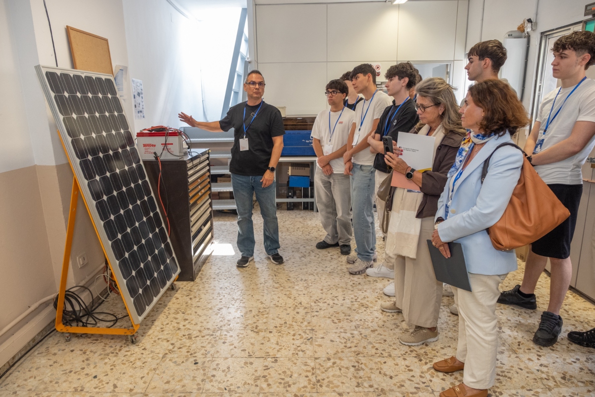 La presentaciòn del aula educativa solar fotovoltaica.